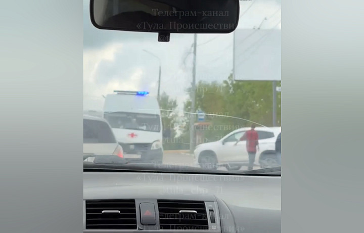 Машина скорой помощи попала в ДТП в тульском посёлке Менделеевский