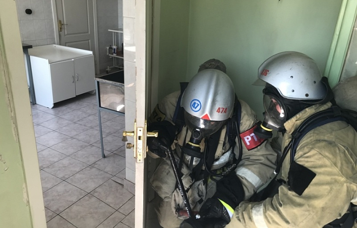 Дубенские спасатели ликвидировали учебный пожар на объекте здравоохранения