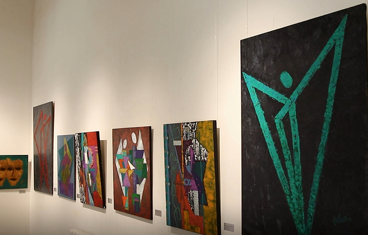 В Туле открылась выставка московского художника-авангардиста Елены Павловой