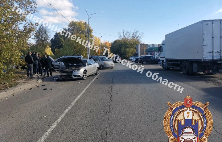 Женщина пострадала в аварии из трех машин в Новомосковске
