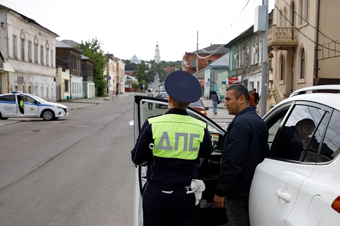 Пустеющая улица Пирогова в Туле: работа без вывесок и патрули ГИБДД
