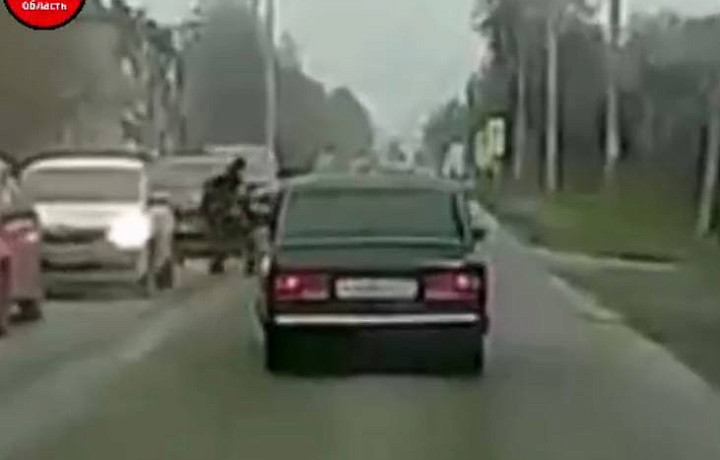 В Туле школьники чуть не попали под колеса автомобиля