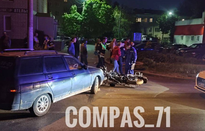 Легковушка сбила мотоциклиста на улице Болотова в Туле