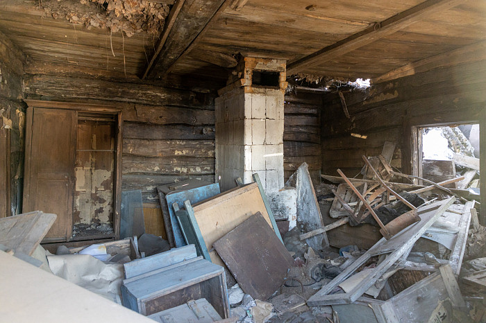Дом, который построил неизвестно кто: В Туле ищут владельца полуразрушенного строения у трассы «Крым»