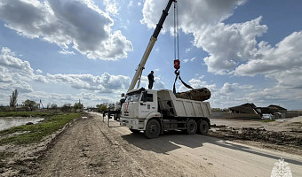 Тульские спасатели восстанавливают и дезинфицируют дороги в Дагестане