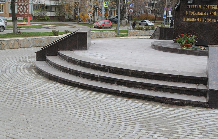 В сквере памяти тулякам, погибшим в локальных войнах и военных конфликтах, продолжается ремонт