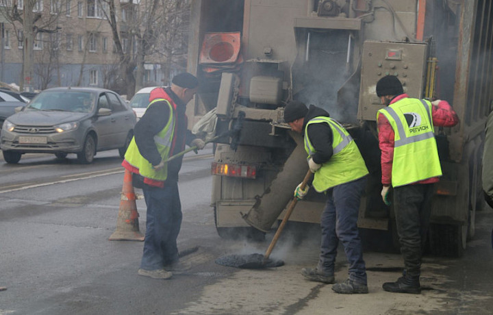 На дорогах Тулы залатали ямы на 4 000 «квадратах» с начала года