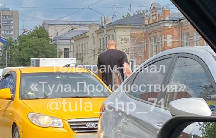 В Туле водитель иномарки скончался за рулем