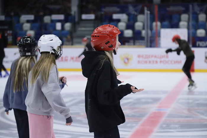 Сходил на бесплатные занятия и влюбился в лед: как тульских школьников учат кататься на коньках – фоторепортаж
