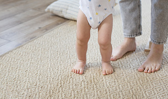 Как выбрать малышу первую обувь и не повредить ему ногти и стопы – советы подолога