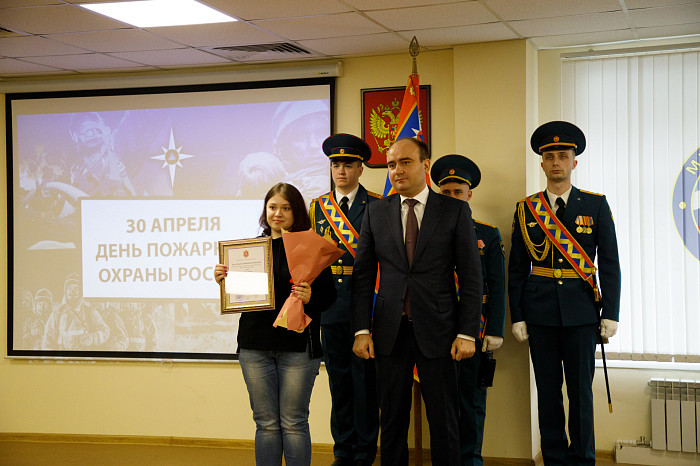 Глава тульского МЧС поздравил спасателей с Днем пожарной охраны