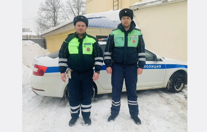 Сотрудники тульской Госавтоинспекции помогли доставить беременную в перинатальный центр