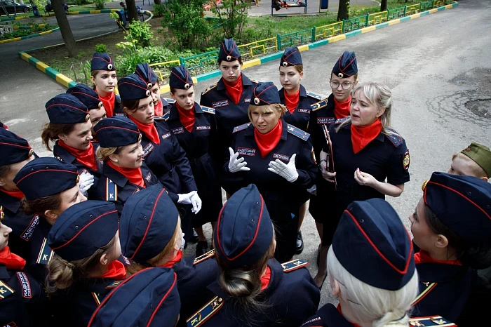 Тульские кадеты и студенты поздравили ветерана Великой Отечественной войны с наступающим Днем Победы