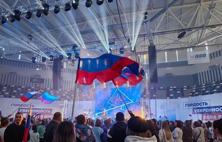 В Туле выступили Денис Майданов и Виктория Дайнеко