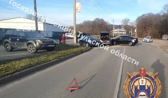 Иномарка устроила тройное ДТП в тульском поселке Дубне