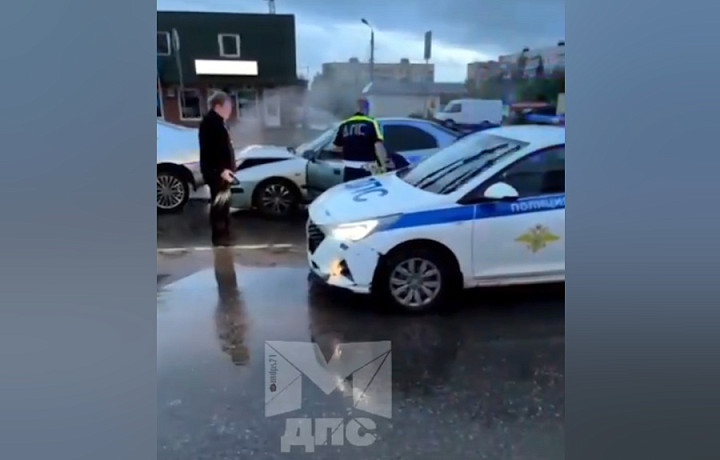 В Алексине водитель Mitsubishi устроил ДТП в попытке скрыться от инспекторов