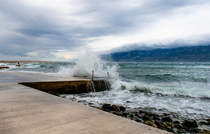 Эксперт рассказал, что такое морской тягун, и как из него спастись