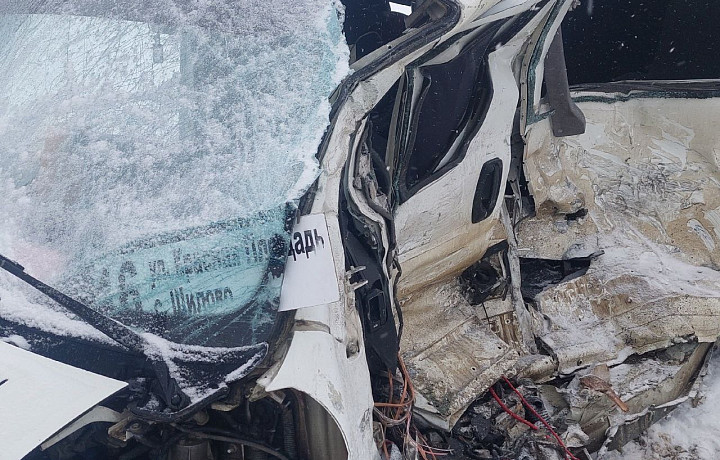 Число пострадавших в ДТП с маршруткой и фурой в Ефремовском районе выросло до шести человек