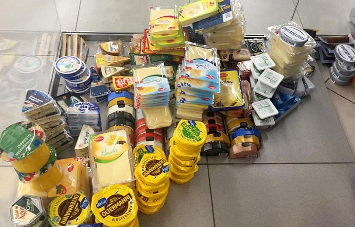 В Тульской области уничтожили 24 кг запрещенного сыра и мясной продукции из Европы