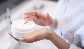 От сульфатов до формальдегида: что попадает на кожу через косметику и какие компоненты могут быть не безопасны – говорим с дерматологом