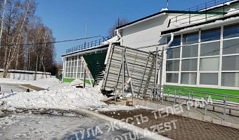 В Суворове обрушилась входная группа дворца спорта