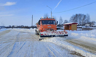 В Тульской области продолжают расчищать трассы от снега
