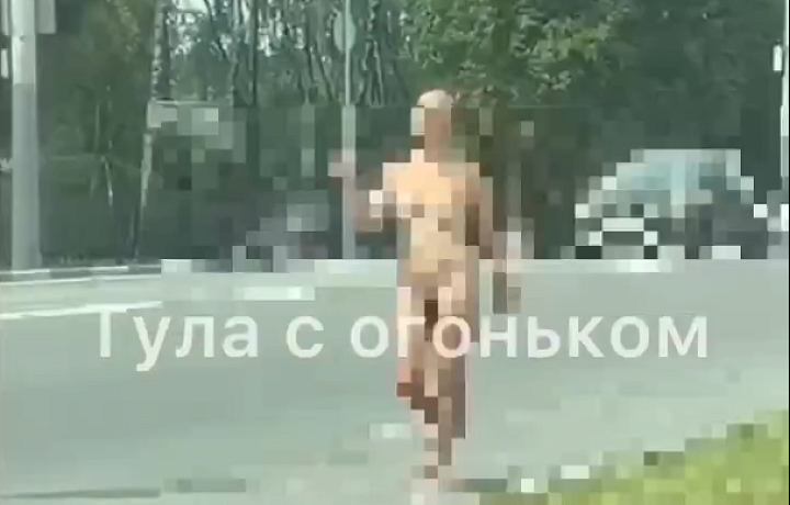 В Туле на Красных воротах заметили голую женщину