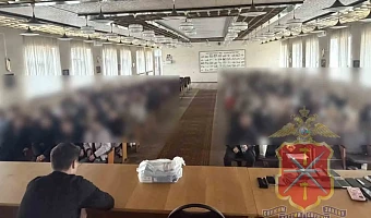 В Новомосковске полицейские выдворили двоих мигрантов из России за нарушения