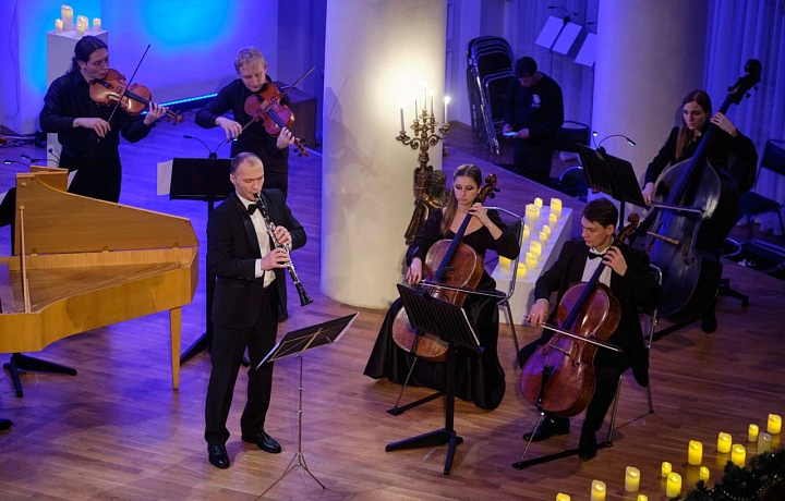 В Доме Дворянского собрания состоялся концерт «Бах при свечах»