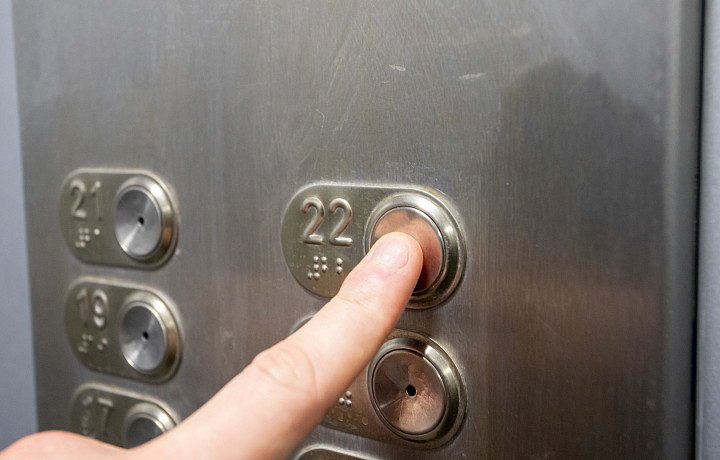 Почти 160 млн рублей выделят на замену более 40 лифтов в Тульской области