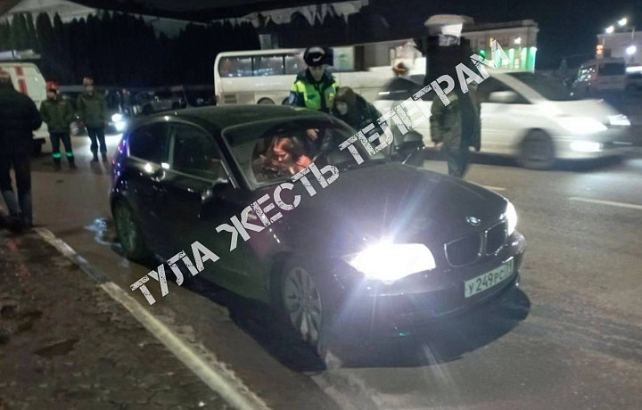 Пьяная женщина на BMW сбила пешеходов на улице Путейской в Туле