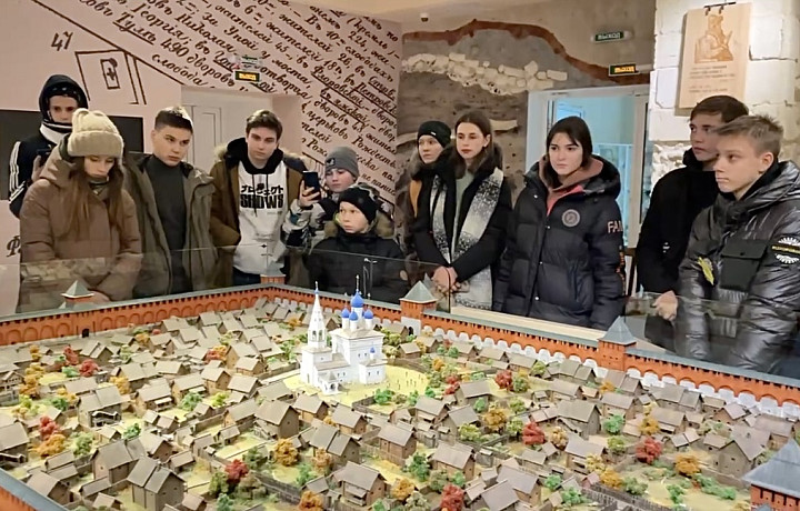 Подростки из Воронежа побывали на экскурсии в Туле в рамках проекта «Тренер»