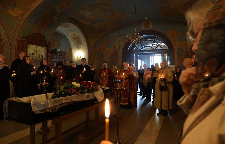 В Туле прошла церемония прощания с худруком тульского драмтеатра Дмитрием Красновым