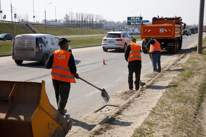 Уборка мусора ведется круглосуточно на тульских улицах