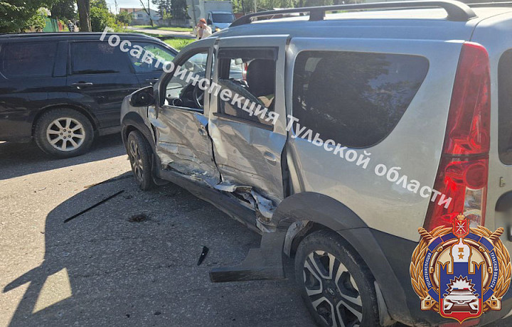 Два человека пострадали в ДТП с Renault и «Лада Ларгус» в Щекине