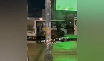 Автобус загорелся на Московском вокзале в Туле вечером 18 марта