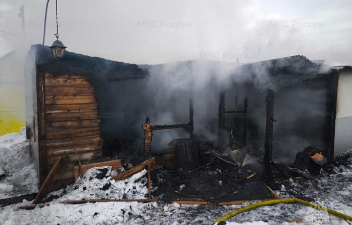 В поселке Товарковский сгорела бытовка: в пожаре погиб мужчина
