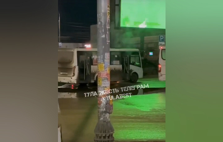 Автобус загорелся на Московском вокзале в Туле вечером 18 марта