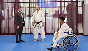 Тульскому участнику СВО передали специализированную адаптивную коляску для занятий пара-карате