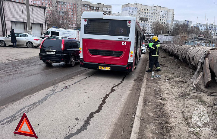 Тульские пожарные спасли сбитого пассажирским автобусом мужчину
