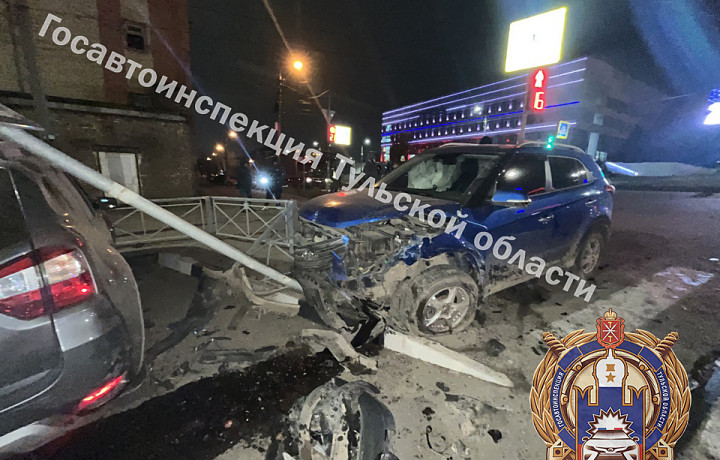 Два человека пострадали в тройном ДТП на улице Демидовской в Туле