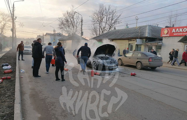 В Туле на Демидовской плотине загорелся автомобиль