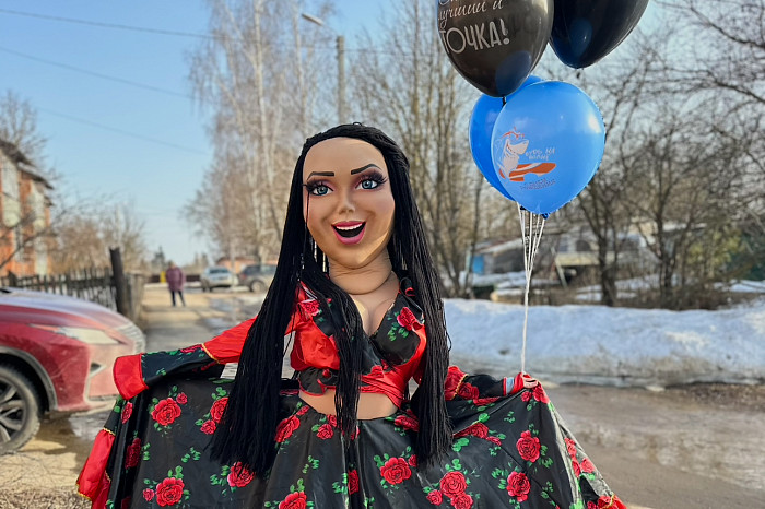 От Пирожкова до Путина: Людмила Балясникова рассказала, какие ростовые куклы в Туле пользуются особым спросом