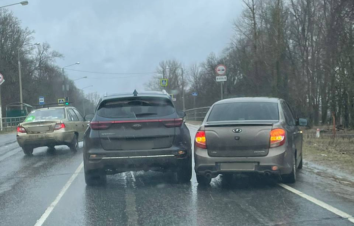 В Ясной Поляне столкнулись Kia и Lada