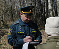 Сотрудники МЧС во время рейда в Туле поймали женщину, сжигавшую сухую траву