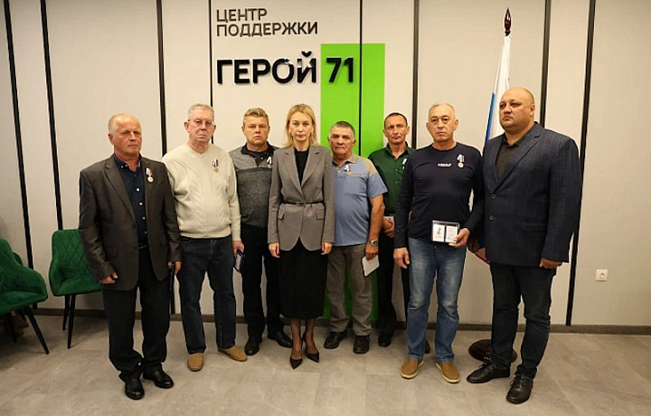 В Туле наградили отцов, воспитавших героев