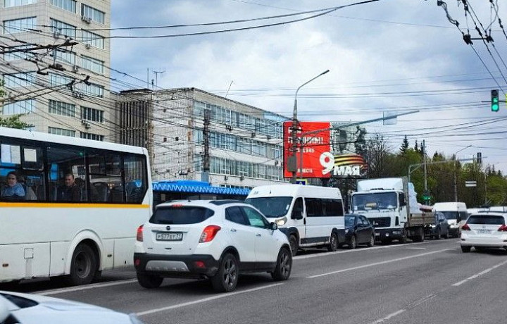 Туляки массово жалуются на большие пробки из-за ремонта проспекта Ленина