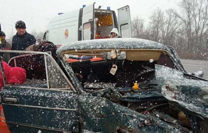 На трассе М-4 «Дон» в Ефремовском районе произошло серьезное ДТП с легковушкой и грузовиком