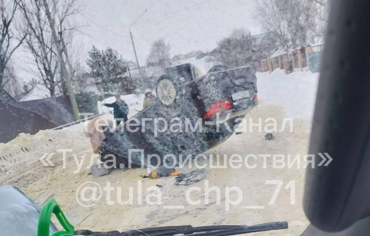 Hyundai перевернулся в киреевском селе Дедилово