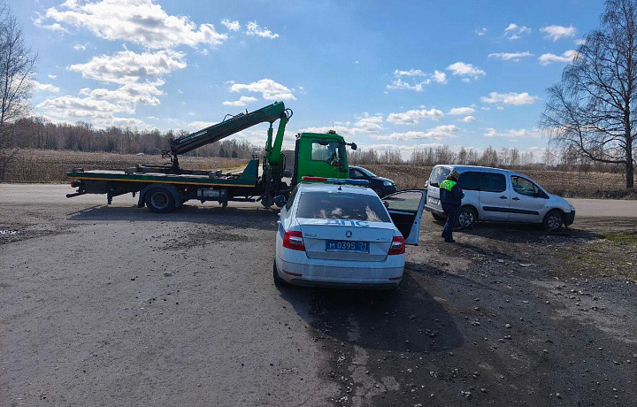 В Ясногорске и Киреевске прошли рейды по выявлению нелегальных таксистов